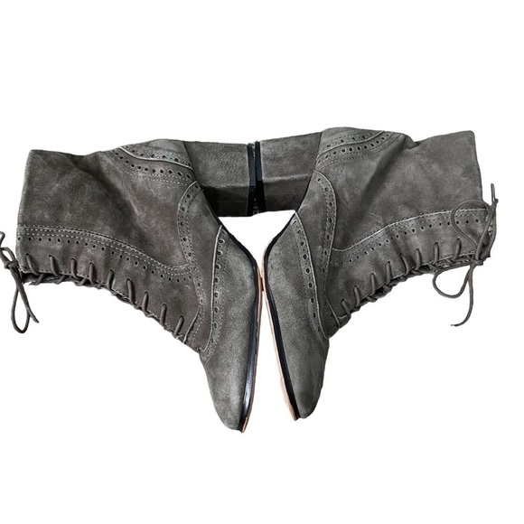 Tahari Gray Joshua Suede Block Heel Ankle Booties Size 9 Women’s - Picture 7 of 10